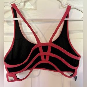 Vuori Yosemite sports bra, pink, size medium